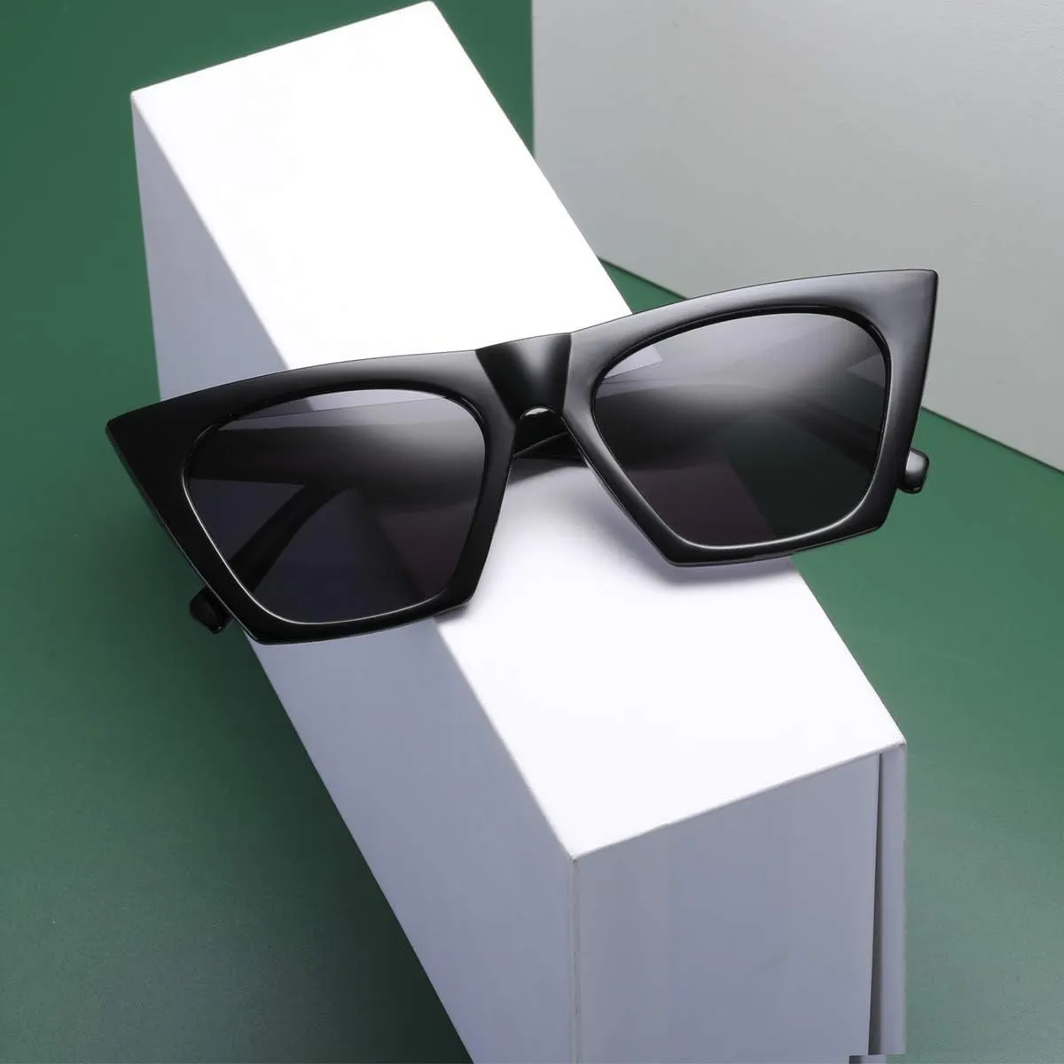 AISSWZBEER Retro Square Cat Eye Sunglasses for Women Fashion Trendy Style UV400 Protection