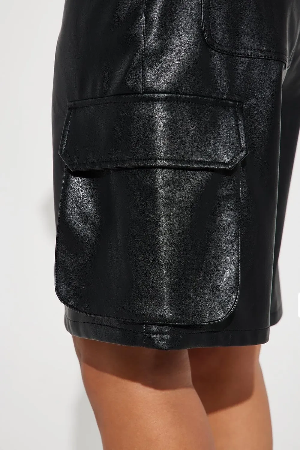 Faux Leather Cargo Shorts for Women High Waisted Casual Wide Leg Bermuda Shorts with Pockets