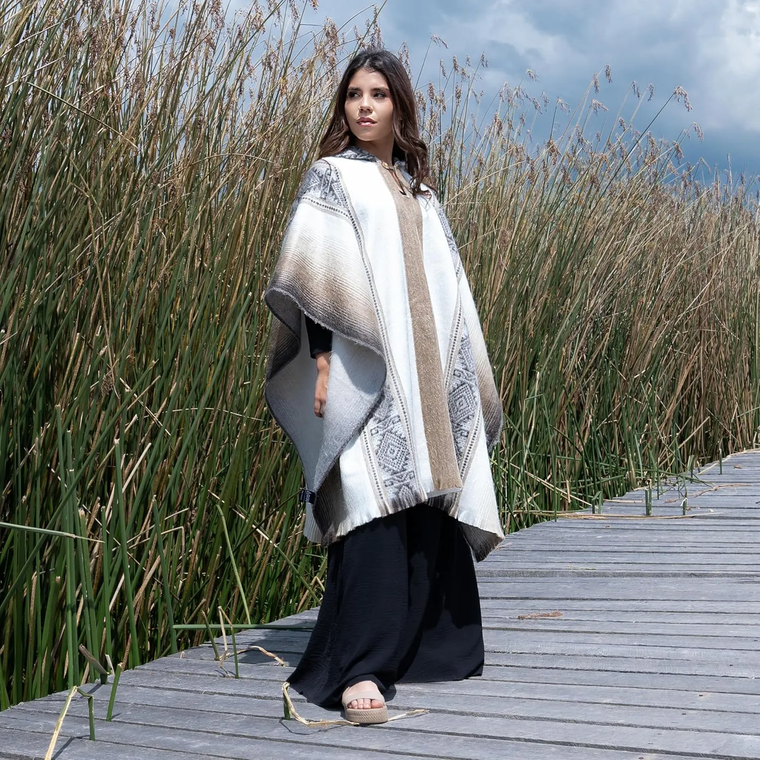 QISU Alpaca Wool Poncho, Handmade in Ecuador, Thick, Warm and Alpaca Wool Poncho, Lightweight and Soft